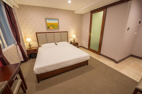 Megaboom City Hotel - ACT Tourism 11