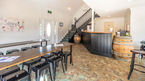 Madigan Wine Country Cottages - ACT Tourism 24