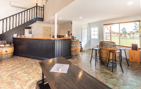 Madigan Wine Country Cottages - ACT Tourism 25