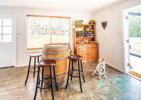 Madigan Wine Country Cottages - ACT Tourism 23