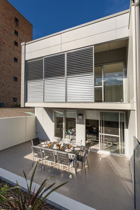 Hamilton Executive Apartments - ACT Tourism 2