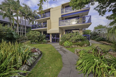 Cape Apartments - ACT Tourism 0