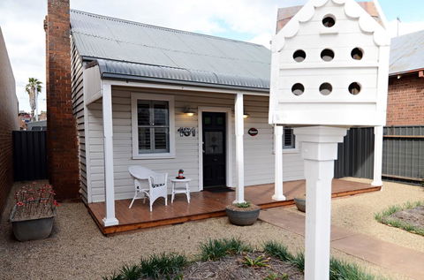 Thelma's Temora - ACT Tourism 0