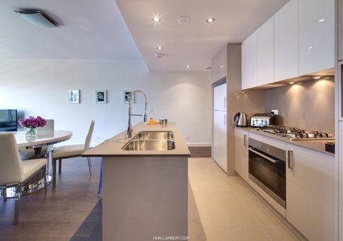 Zara Tower â€“ Luxury Suites And Apartments - ACT Tourism 32