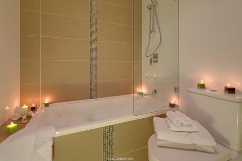 Zara Tower â€“ Luxury Suites And Apartments - ACT Tourism 15