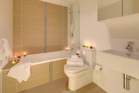 Zara Tower â€“ Luxury Suites And Apartments - ACT Tourism 22