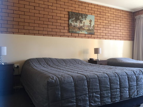 Deniliquin Motel - ACT Tourism 11