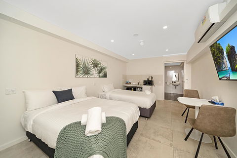 Carlton Suites - ACT Tourism 0