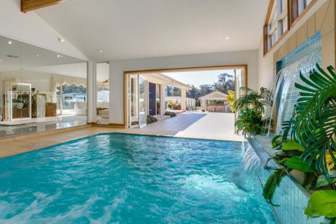 One Mile Mansion - Private Coastal Retreat FREE FAMILY ADVENTURE PASS - ACT Tourism 5