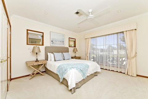 One Mile Mansion - Private Coastal Retreat FREE FAMILY ADVENTURE PASS - ACT Tourism 15