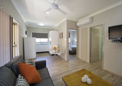 Marty's @ Little Beach - ACT Tourism 17