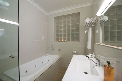 Marty's @ Little Beach - ACT Tourism 19