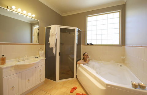 Marty's @ Little Beach - ACT Tourism 5