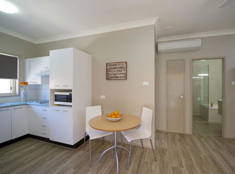 Marty's @ Little Beach - ACT Tourism 18