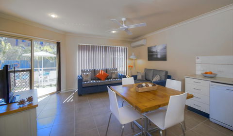 Marty's @ Little Beach - ACT Tourism 14