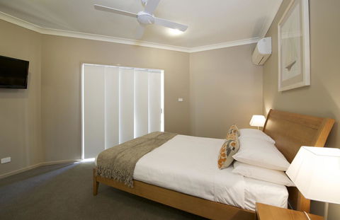 Marty's @ Little Beach - ACT Tourism 8