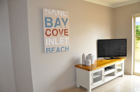 Marty's @ Little Beach - ACT Tourism 29