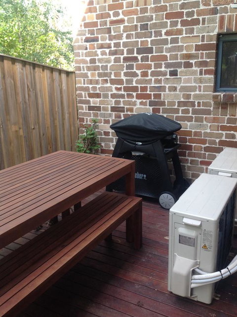 Hideaway Holiday Apartments - ACT Tourism 0