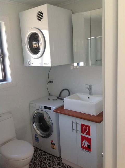 Hideaway Holiday Apartments - ACT Tourism 1