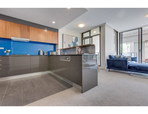 Walk To The Convention Centre, Casino, City - ACT Tourism 14