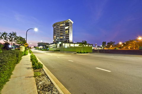 Nomikis\'On The Avenue - ACT Tourism 10