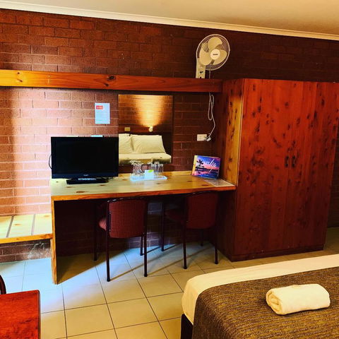 Pine Tree Motel - ACT Tourism 30