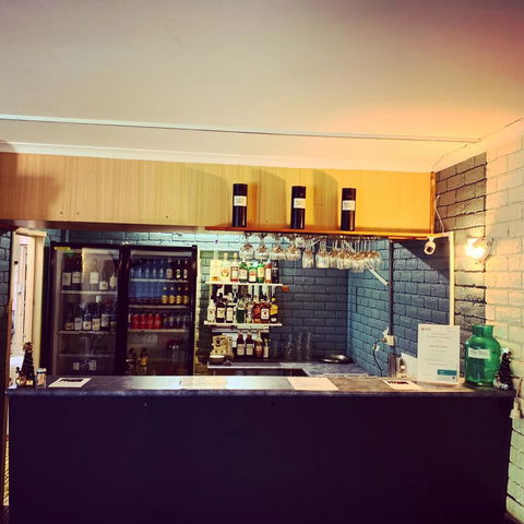 Pine Tree Motel - ACT Tourism 8