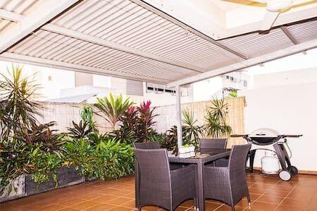 Central Studio, Darwin CBD Northern Territory - ACT Tourism 10