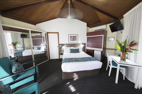 Palms City Resort - ACT Tourism 36