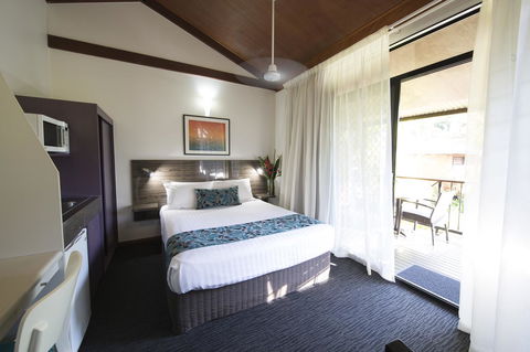 Palms City Resort - ACT Tourism 38