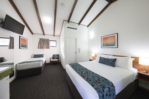 Palms City Resort - ACT Tourism 43