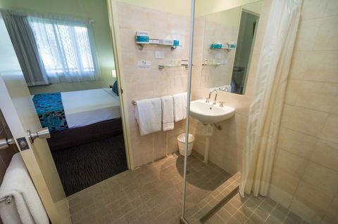 Palms City Resort - ACT Tourism 32