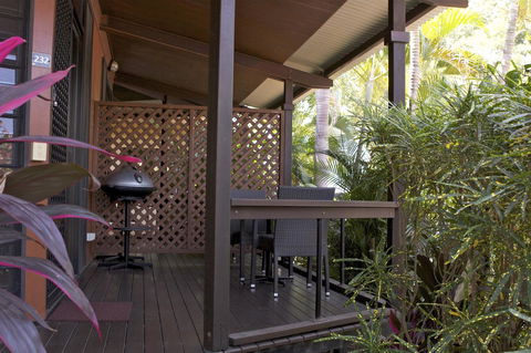 Palms City Resort - ACT Tourism 12