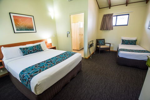 Palms City Resort - ACT Tourism 33