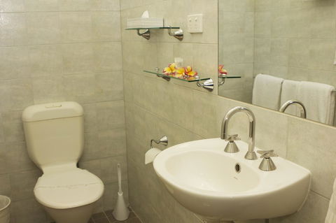 Palms City Resort - ACT Tourism 18