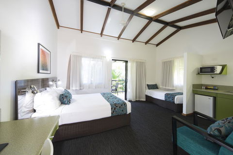 Palms City Resort - ACT Tourism 5