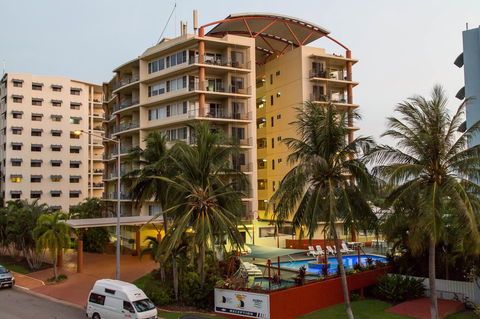 Cullen Bay Resorts - ACT Tourism 0