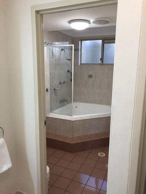 Beaches Serviced Apartments - ACT Tourism 9