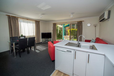 Beaches Serviced Apartments - ACT Tourism 19