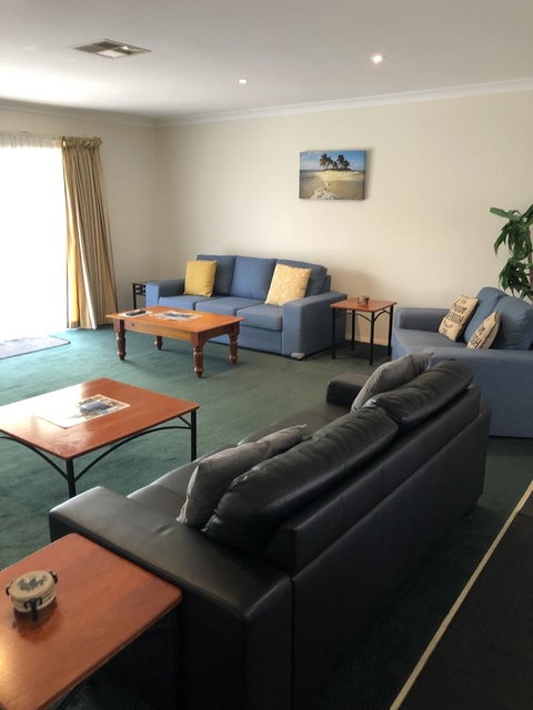 Beaches Serviced Apartments - ACT Tourism 7