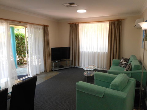 Beaches Serviced Apartments - ACT Tourism 27