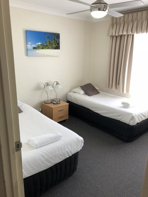 Beaches Serviced Apartments - ACT Tourism 13
