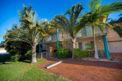 Beaches Serviced Apartments - ACT Tourism 1