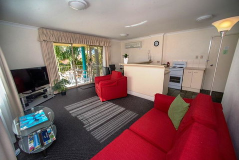 Beaches Serviced Apartments - ACT Tourism 12