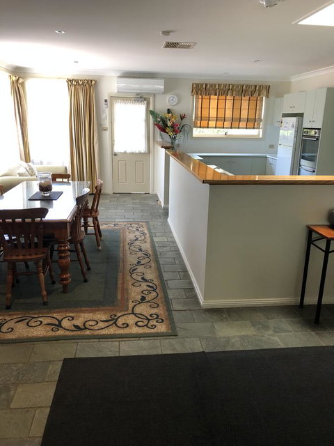 Beaches Serviced Apartments - ACT Tourism 5