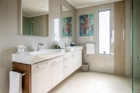 ZEN BY THE WATER - Esplanade Darwin Retreat - ACT Tourism 11