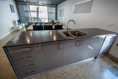 Magnum Serviced Apartments - ACT Tourism 6