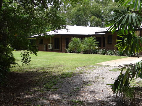 DARWIN'S SHADY ACRES RETREAT - ACT Tourism 1