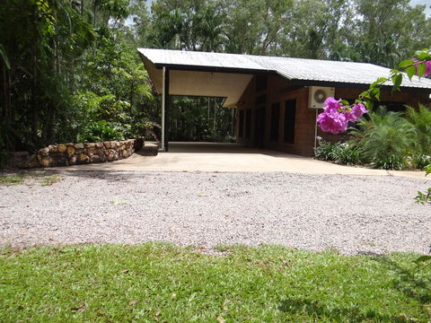 DARWIN'S SHADY ACRES RETREAT - ACT Tourism 2