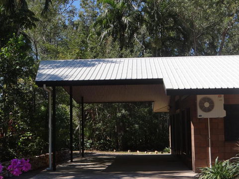 DARWIN'S SHADY ACRES RETREAT - ACT Tourism 3
